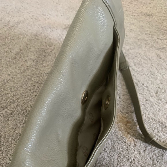 Tory Burch Amanda Fold-Over Crossbody Bag - Picture 2 of 3